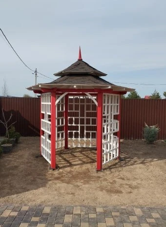 Проектирование и монтаж открытой беседки в восточном стиле для организации цветника по индивидуальному проекту