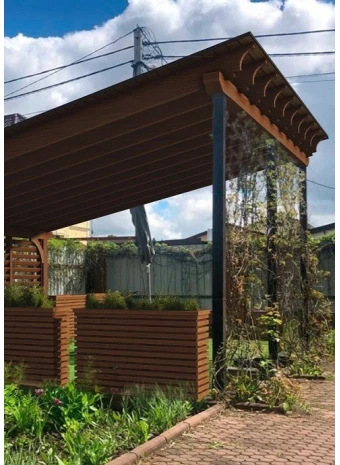 Индивидуальный проект навеса с пятью наземными кашпо: создание оазиса тени и комфорта